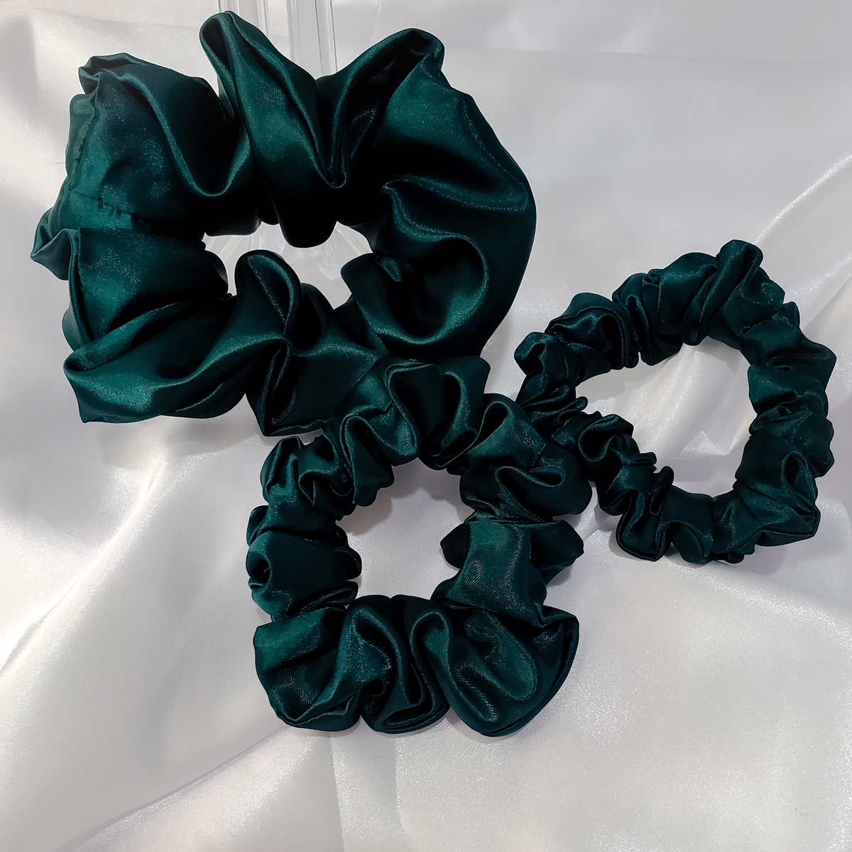 JANE EMERY SCRUNCHIE