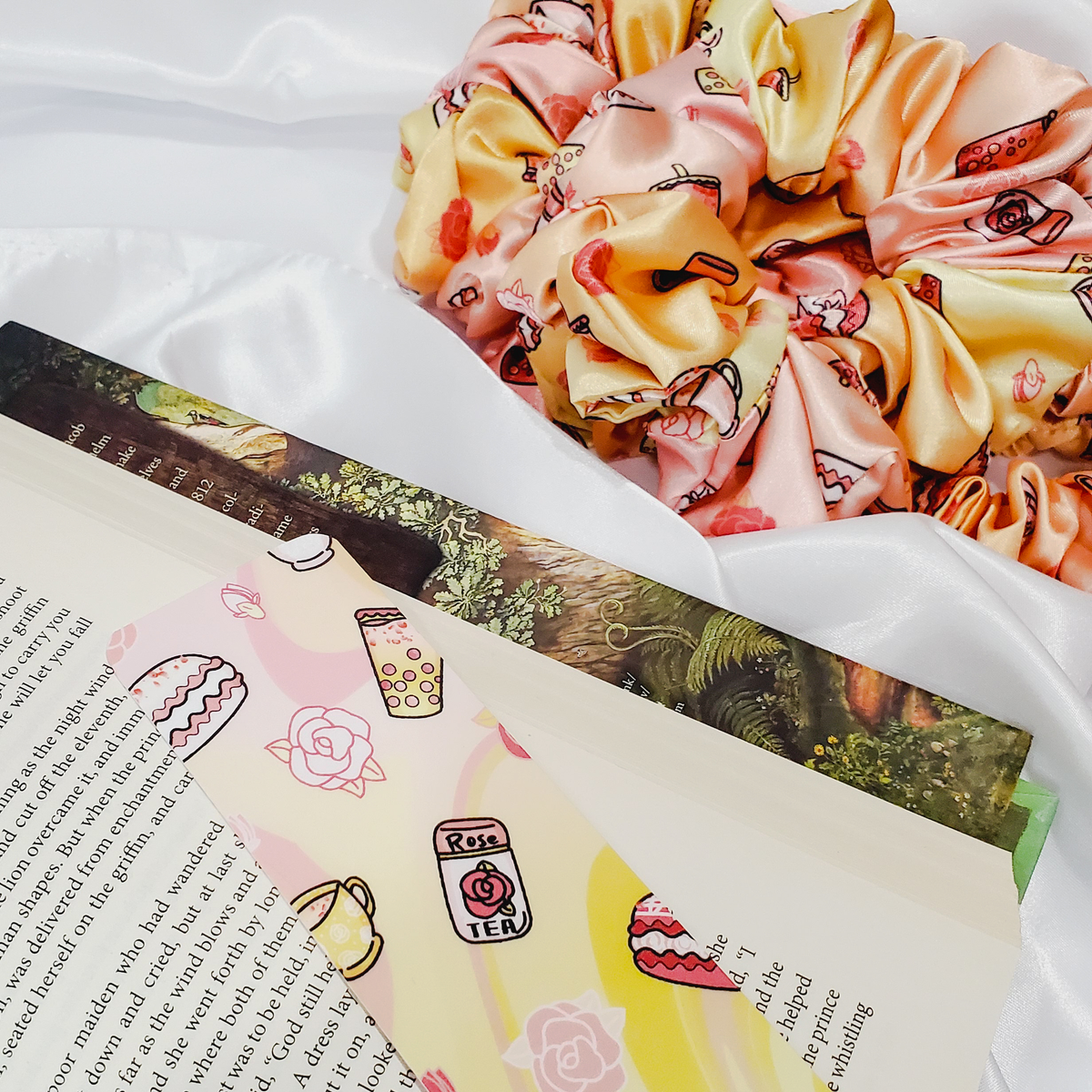 ROSE TEA SCRUNCHIE